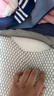 南極人（NanJiren）定制嬰兒童幼兒園床墊乳膠床墊子學(xué)生宿舍單人學(xué)校記憶棉床褥軟墊 皇冠灰 厚約6cm【舒適護(hù)脊】 50x200cm【泰國(guó)進(jìn)口天然乳膠】 曬單實(shí)拍圖