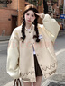 MXQP復(fù)古棒球服外套女2025春秋季新款小羊刺繡學(xué)生設(shè)計(jì)感寬松情侶夾克 A22杏色 【皮袖雙層寬松版】 L 【建議100-125斤】 曬單實(shí)拍圖