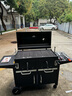 FIREPLUS燒烤爐戶外燒烤架家用多功能電動美式悶烤爐庭院BBQ爐子商用木炭 烏列【烤爐+工具箱套裝+ 自動烤雞架】 曬單實拍圖