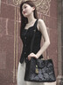 BCBGMAXAZRIA【頭層牛皮玫瑰雕花】手提女包輕奢大牌托特包大雅丹風(fēng)單肩斜挎包 黑色 曬單實(shí)拍圖