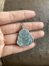 翠雅金樓翡翠佛公吊墜女 銀鑲藍水翡翠A貨冰種玉佛吊墜彌勒笑佛玉墜送銀鏈 翡翠大規(guī)格佛公吊墜 約35*25mm 曬單實拍圖