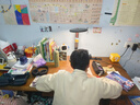 五年六班電動(dòng)升降桌實(shí)木電腦電競桌單雙電機臺式學(xué)習書(shū)桌實(shí)木辦公直播桌 【插排款】雙電機3節腿【胡桃】 長(cháng)寬140*70cm厚3cm 曬單實(shí)拍圖