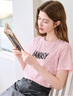 百圖betu女裝2025夏季新款T恤圓領(lǐng)提花針織彈力字母短袖上衣女2503T25 粉紅 S 曬單實(shí)拍圖