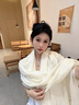 香粉黛刺繡披肩薄款羊毛圍巾女中國風(fēng)婆婆禮物婚禮外搭披肩空調(diào)房媽媽款 小花刺繡羊毛款--乳白色 190cm*60cm 曬單實(shí)拍圖