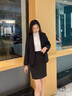 櫻芭妮西裝套裝女職業(yè)裝正裝西服套裝女工作服面試工裝酒店前臺接待工裝 兩?？酆谏餮b+裙子 M 【91斤~100斤】 曬單實拍圖