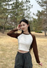 真維斯女裝2025春季新款短款收腰修身圓領(lǐng)撞色拼接插肩長(zhǎng)袖T恤G2 咖啡色拼白色8900 均碼 160/84A 曬單實(shí)拍圖