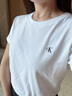 Calvin KleinJeans25夏季女士休閑簡(jiǎn)約字母ck凈色修身針織短袖T恤47AB804 YAA-月光白 XS 曬單實(shí)拍圖