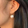 鉑米龍PLATMILLON新款珍珠耳環(huán)港風(fēng)耳釘女時尚氣質(zhì)耳扣高級感耳墜耳飾送老婆禮物 金耳鉤_簡約白 曬單實拍圖