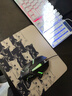 索能鼠標墊小號貓咪辦公桌墊男女生可愛(ài)電腦鍵盤(pán)墊卡通學(xué)生書(shū)桌墊子防滑加厚便攜墊子個(gè)性黑白電競墊 貓山咪海 210*260mm 3毫米 曬單實(shí)拍圖