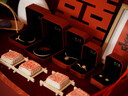 結(jié)婚假三金首飾一套仿真項鏈訂婚擺臺道具五金套裝婚禮假黃金手鐲 拉絲方糖三金+鉆戒+單層禮盒 曬單實(shí)拍圖
