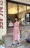 森馬（Semir）森柔牛仔|牛仔連衣裙女收腰翻領(lǐng)港風(fēng)2025夏季新款涼感中長裙 粉色調(diào)01315 S 155/80A 曬單實(shí)拍圖