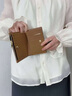 金利來(lái)錢(qián)包女款2026新款女士小巧零錢(qián)包輕薄卡包一體短款迷你女包多卡位 啡色【官方授權】禮盒裝 曬單實(shí)拍圖