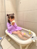 ONLYOU BABY嬰兒洗澡盆寶寶浴盆嬰幼兒坐躺新生兒家用兒童可折疊浴桶小孩洗澡 【智能感溫】+浴架+浴網(wǎng)+臉盆*3 【安伯灰】（送禮包） 曬單實(shí)拍圖