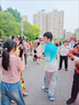 籬人歸男生冰絲休閑套裝2025新款夏季港風潮流扎染漸變短袖襯衫搭九分褲 漸變藍白襯衫+灰色褲+項鏈 XL 建議115-130斤 曬單實拍圖