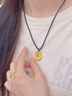 中國黃金（CHINA GOLD）黃金項鏈女士足金在逃公主項鏈生日禮物送女友老婆 足金平安扣吊墜約0.3g*配黑繩 曬單實(shí)拍圖