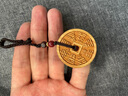 世希桃木山鬼花錢真品老桃木令牌已開道家吊墜項鏈掛件鑰匙扣平安扣 【手工精雕—項鏈款】 【10mm厚】實心—老桃木 曬單實拍圖