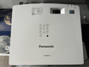 松下（Panasonic）激光投影儀辦公室會(huì )議專(zhuān)用家用家庭影院大屏暢玩黑神話(huà)全高清白天商用培訓教育戶(hù)外 PT-LMW380C【寬屏巨幕 臻彩畫(huà)質(zhì)】 官方標配 曬單實(shí)拍圖
