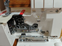 勝家繃縫機(jī)14T970C 電動(dòng)繃縫機(jī)家用多功能滾領(lǐng)邊摺邊吃厚褶皺 970原機(jī)標(biāo)配 曬單實(shí)拍圖