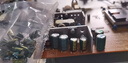 直插鋁電解電容器元件10/16/25v/35/50V/100/220/470/1000/2200uF 直插25V 470UF 體積8X12（20個） 曬單實拍圖