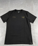 始祖鳥（ARC'TERYX）男士T恤Captive系列男款雙標Logo印花透氣短袖上衣節(jié)日送禮 黑/金標X000006523 M 曬單實拍圖