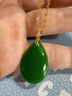 紅酥手和田玉吊墜18K金鑲玉碧玉水滴吊墜鑲嵌項鏈送女友送老婆 微黑點(diǎn) 曬單實(shí)拍圖