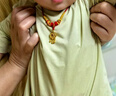 中國黃金（CHINA GOLD）黃金平安鎖項鏈足金吊墜女士金鎖長(cháng)命鎖情人節禮物送女友嬰兒寶寶 款3】平安鎖吊墜 約0.8g【紅繩】 曬單實(shí)拍圖