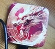 西部數(shù)據(jù)（WD）SE新元素外置 1t移動(dòng)固態(tài)硬盤 PSSD Type C手機(jī)電腦外接硬盤2t便攜 兼容MAC 防摔存儲(chǔ)企業(yè)辦公定制 龍騰祥瑞彩繪 1TB（WDBAYN0010BBK）+包+套 曬單實(shí)拍圖