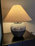 圣格優(yōu)日式侘寂風(fēng)臺(tái)燈景德鎮(zhèn)陶瓷罐復(fù)古臥室床頭客廳燈民宿燈裝飾臺(tái)燈 復(fù)古雕刻青花大號(hào)(客廳用) 按鈕開(kāi)關(guān) 曬單實(shí)拍圖