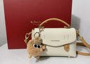 紀詩(shī)哲輕奢侈包包女包2025新款女士單肩斜挎手提包送老婆女友生日禮物 米白橙【公仔掛件】 品牌禮盒裝 曬單實(shí)拍圖