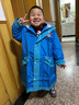 迪士尼兒童雨衣男童幼兒園雨具小學生書包位防水雨披 W23083藍色 M碼  曬單實拍圖