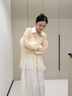 玖姿·安娜蔻夏日通勤肌理感歐根紗落肩寬松長(zhǎng)袖襯衫女2025夏季新款 淺黃 S 曬單實(shí)拍圖