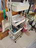 優(yōu)勤書(shū)包置物架書(shū)本移動(dòng)小推車(chē)桌下多層收納書(shū)架帶輪落地桌邊放包神器 白色4層-可折疊靜音滑輪 曬單實(shí)拍圖
