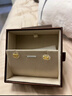 周生生 黃金耳飾 足金蝴蝶結(jié)耳釘一對(duì)黃金耳環(huán)女68719E定價(jià) 曬單實(shí)拍圖