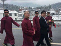 璽檸XINING中式結(jié)婚伴郎團(tuán)服裝馬褂長袍禮服相聲大褂長衫長袍民國學(xué)生裝唐裝 酒紅送墨鏡和玫瑰 180  130-160斤 曬單實拍圖
