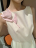 Mandy Zhang法式赫本風醋酸白色連衣裙女夏季郁金香胸花天絲禮服裙 雅致白 S 160/84A 曬單實拍圖