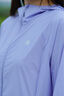 KOLON SPORT/可隆皮膚衣 女子戶外運(yùn)動(dòng)防潑水UPF50+防曬防風(fēng)夾克外套 LKJK5MN044-VI 紫羅蘭色 M 165/88A 曬單實(shí)拍圖