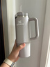 STANLEY巨無霸吸管杯水杯保溫杯不銹鋼杯子大容量辦公車載887ML-煙灰 曬單實拍圖