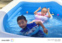 兒童充氣游泳池家用嬰兒小孩游泳圈大型室外加厚泳池寶寶戲水池 無(wú)線(xiàn)閃充3米四層300*180*70cm 曬單實(shí)拍圖