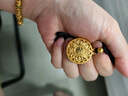 菜百首飾 黃金項(xiàng)鏈 足金古法國風(fēng)八寶羅盤編織圓牌吊墜項(xiàng)鏈 計(jì)價(jià) GF 黃金項(xiàng)鏈 約5.80g（小版） 曬單實(shí)拍圖
