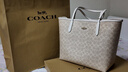 蔻馳（COACH）【品牌直供】女士CITY33經(jīng)典標志單肩托特包奶茶拼白色CV976 曬單實(shí)拍圖