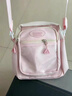 言象小學(xué)生出游包女孩外出可愛(ài)單肩包中大童輕便小背包兒童斜挎包 粉 粉色【帶隨機掛件、帶徽章】 曬單實(shí)拍圖