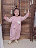 班喜迪嬰兒衣服秋裝嬰幼兒連體衣寶寶超萌可愛外出服背帶褲套裝春秋爬服 粉色 90 曬單實(shí)拍圖