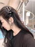 兩世歡輕奢懶人抓夾鑲鉆抓夾女高級感發(fā)量少后腦勺盤(pán)發(fā)夾新款鴨嘴夾發(fā)飾 黑色1個(gè) 曬單實(shí)拍圖
