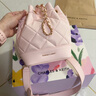 CHARLES&KEITH絎縫菱格鏈條水桶包雙肩包包女包女友生日七夕禮物CK2-10701506 Light Pink淺粉色 M 曬單實拍圖