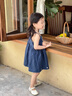 幼歌（YOUGE）夏季俏皮甜美愛(ài)心貼布撞色繡花裙擺夏日可愛(ài)吊帶連衣裙 深藍 90 cm 曬單實(shí)拍圖
