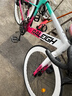 蘭令（RALEIGH）捷豹公路自行車(chē)成年人男女入門(mén)級彎把賽車(chē)變速通勤騎行單車(chē) 白粉色 M碼（建議身高165-185cm） 18速-機械碟剎 曬單實(shí)拍圖