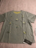 MsShe【原創(chuàng)印花刺繡雙色短袖T恤】大碼女裝2025夏裝胖mm顯瘦上衣 B款-花灰色現貨 4XL 曬單實拍圖