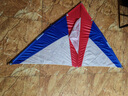 百特濰坊百特王侉子濰坊風(fēng)箏大型三角傘布碳桿成人微風(fēng)易飛微風(fēng)風(fēng)箏 王侉子1平紅白藍（僅風(fēng)箏） 曬單實(shí)拍圖