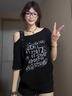 LDBE辣妹不規(guī)則設(shè)計感斜肩短袖T恤女2025新款夏季甜酷寬松露肩上衣潮 黑色 M 【100-120斤】 曬單實拍圖