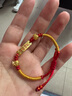 周鼎生999足金兒童嬰兒黃金手鐲子女寶寶滿月金飾轉(zhuǎn)運珠紅編繩手鏈 B款平安喜樂牌2個福袋1.25-1.45g 曬單實拍圖